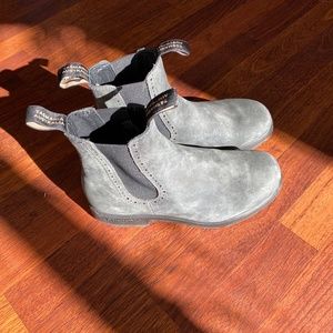 Blundstone grey suede boots